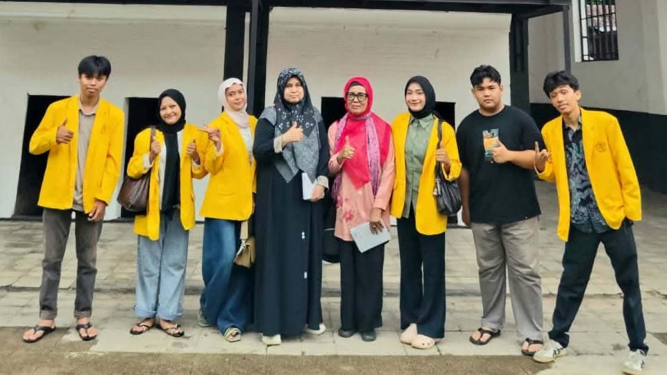 BRIN dukung kuliah lapangan mahasiswa STKIP Abdi Pendidikan Payakumbuh di Candi Kedaton Jambi. (Dok. Istimewa)